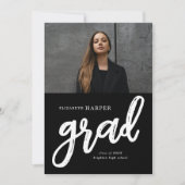 Moderne Grad Brush Script Foto Afstuderen Aankondiging (Voorkant)