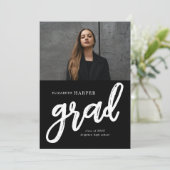 Moderne Grad Brush Script Foto Afstuderen Aankondiging (Staand voorkant)