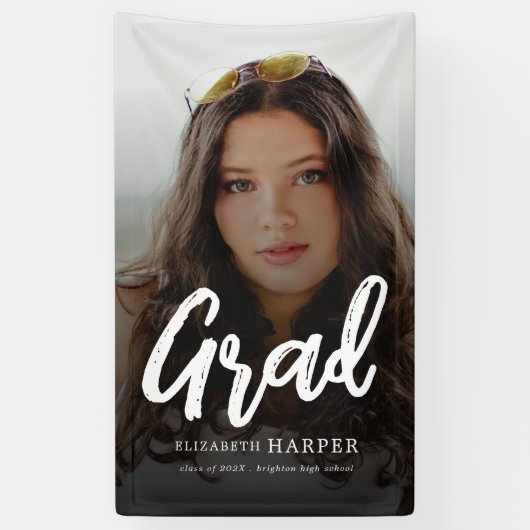 Moderne Grad Brush Script Foto Afstuderen Spandoek (Verticaal)