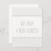 Moderne grijs-witte Chevron Adreswijziging Aankondigingskaart (Voorkant / Achterkant)