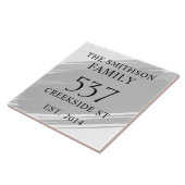 Moderne grijze datum gevestigde adres huis plaquet tegeltje (Zijkant)