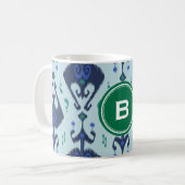 Moderne groene blauwe ikat tribale monogram koffiemok (Voorkant links)