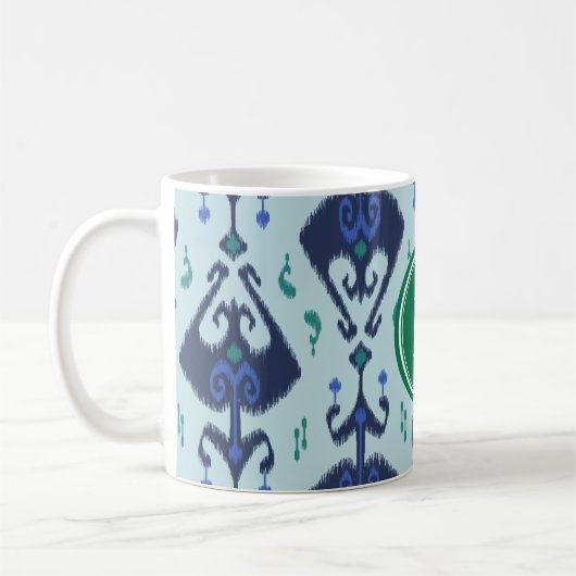 Moderne groene blauwe ikat tribale monogram koffiemok (Links)
