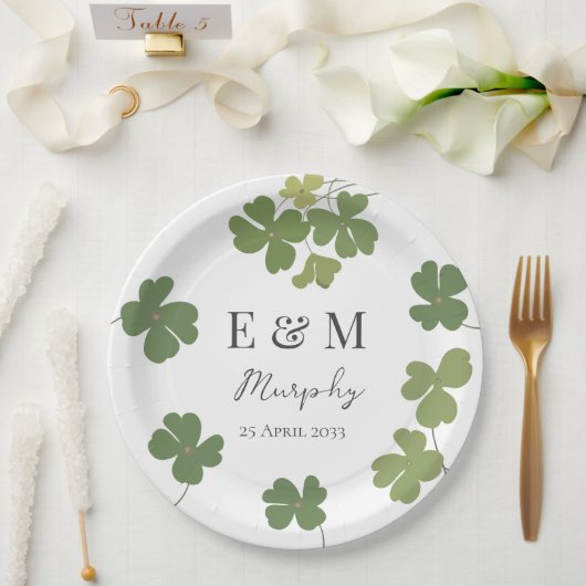 Moderne Groene Ierse Leaf Clover Wedding Papieren Bordje (Huwelijk)
