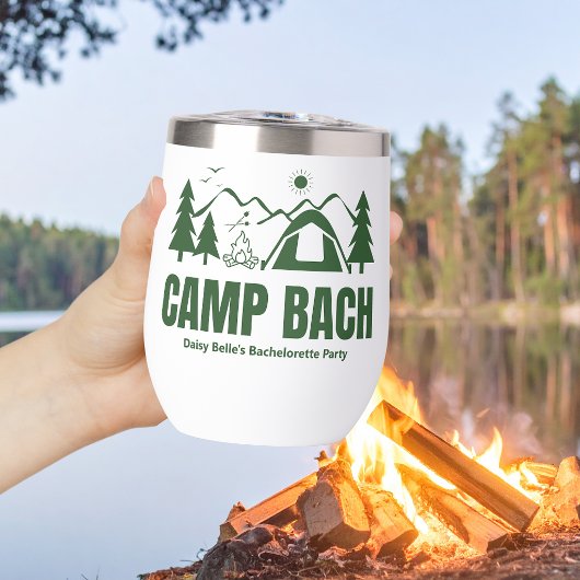 Moderne Groene Kamp Bachelorette Weekend