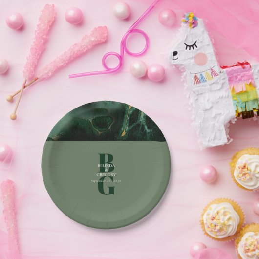 Moderne groene marmeren monogram bruiloft papieren bordje (Feest)