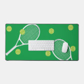 Moderne groene tennisracket bal bureaumat (Keyboard & Muis)