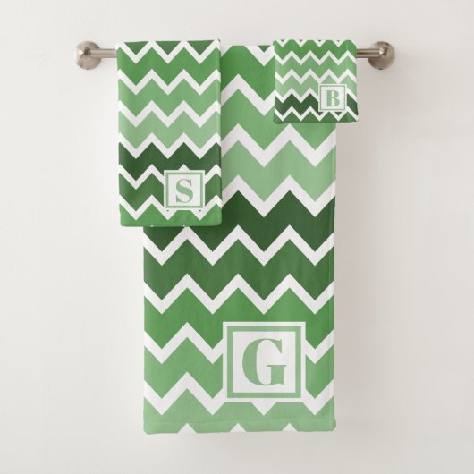 Moderne Groene Witte Zigzag Lijnen Monogram Bad Handdoek (Insitu)