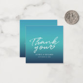 Moderne handgeschreven blauwe bruiloft dank u notitiekaartje (Voorkant / Achterkant in situ)