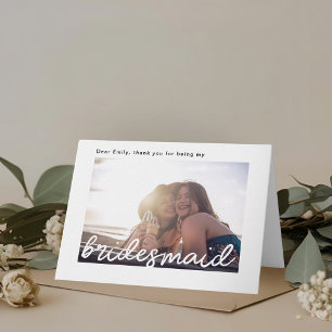 Moderne handlettering voor bruidsmeisje op trouwda bedankkaart