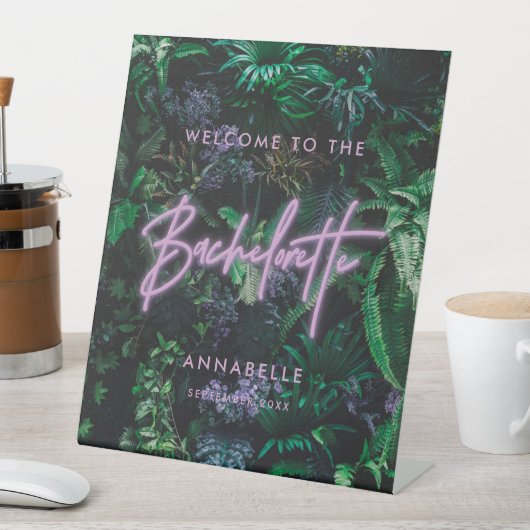 Moderne heldere paarse meisjesachtige neon vrijgez reclamebord met voetstuk (Insitu)