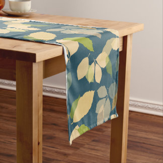 Moderne herfstbladeren met turquoise achtergrond korte tafelloper