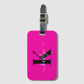 Moderne Hot Pink Zwarte Script Monogram Bagagelabel (Voorkant (verticaal))