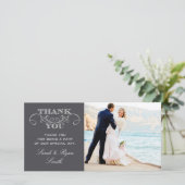 Moderne Houtskool Grijs Trouwfoto Dank u Kaarten (Staand voorkant)