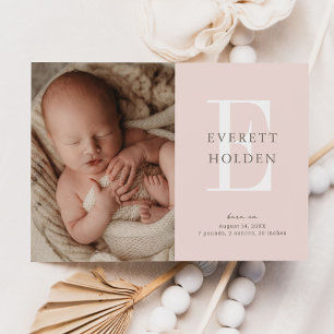 Moderne Initiaal Blush Pink Baby Drie Foto geboort Aankondiging