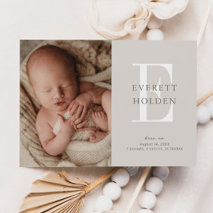 Moderne Initiaal Neutrale Baby Drie Fotogeboorte Aankondiging