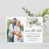 Moderne kalligrafie Greenery Couple Foto Save The Date (Staand voorkant)