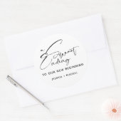 Moderne kalligrafie met als doel een weddenschap ronde sticker (Envelop)