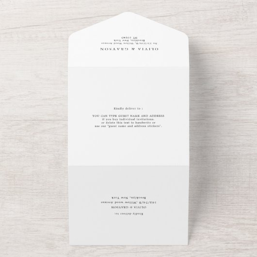Moderne kalligrafie tijdloze zwart witte bruiloft all in one uitnodiging (Buitenkant)