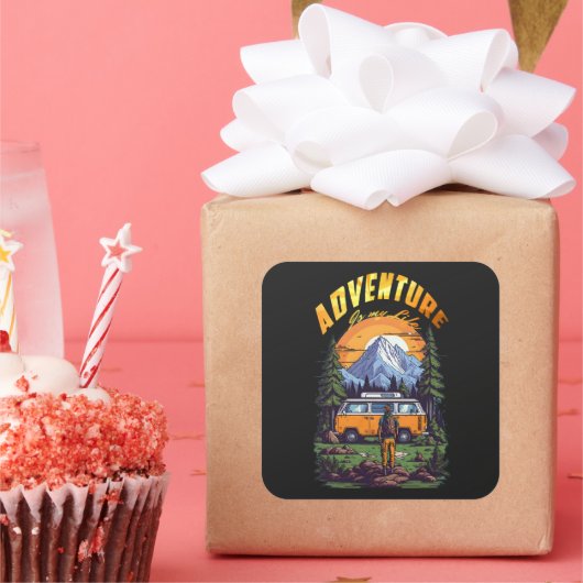 Moderne kampeeravontuur   vierkante sticker (Feest)