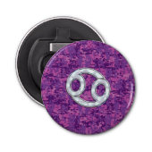 Moderne kankerdiercode op roze digitale camo button flesopener (Voorkant)