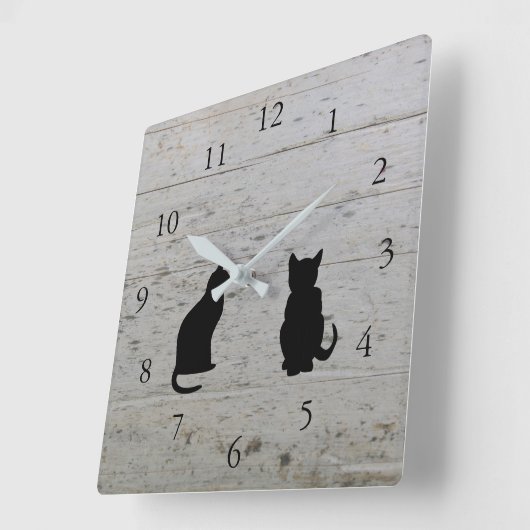 Moderne kat silhouetten huisdieren op schuur hout vierkante klok (Hoek)