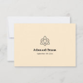 Moderne Keltische symbolen en loof op crème RSVP Kaartje (Achterkant)