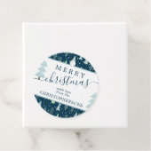 Moderne kerstbomen MERRY CHRISTMAS Script Blue Bedankjes Labels (In situ)