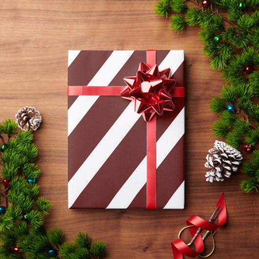 Moderne kerstfeestdag in Burgundy Cadeaupapier (Feestdagen Geschenken)