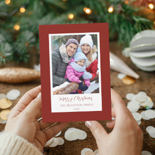 Moderne kerstkaart met rode rand en familiefoto kaart