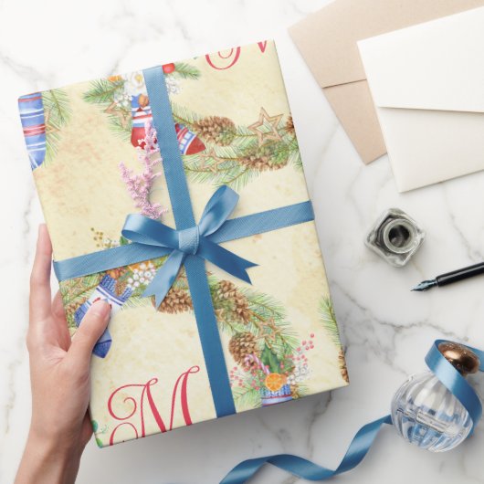 Moderne Kerstkrans Rood Geel Letter  Cadeaupapier (Geschenken)