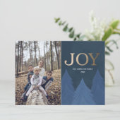 Moderne Kerstvreugde Goud & Blauwe Bomen Feestdagenkaart (Staand voorkant)