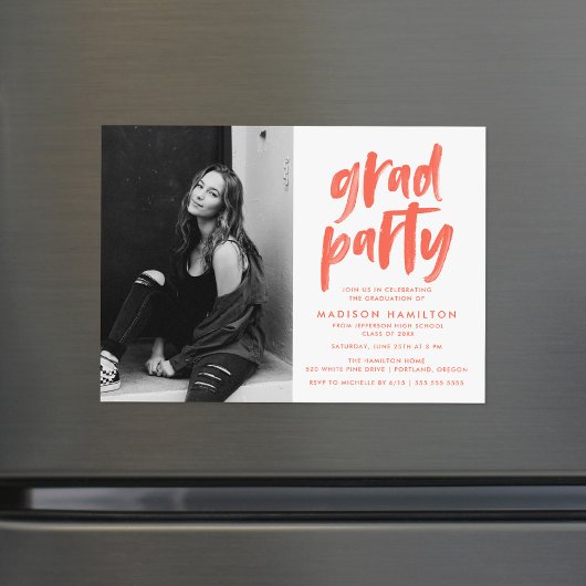 Moderne koraalpenseel Scriptfotograafpartij Magnetische Uitnodiging