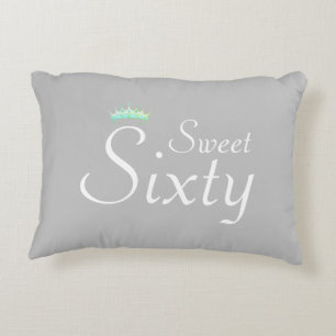 Moderne kroon Sweet Sixty op zilvergrijs Accent Kussen