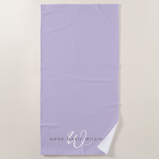 Moderne Lavendel Witte Script Monogram Strandlaken (Voorkant)