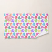 Moderne Levendige Regenboog Doodle Harten Monogram Handdoek (Handdoek)