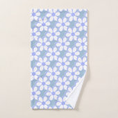 Moderne lichtblauwe en witte bloemen bad handdoek (Handdoek)