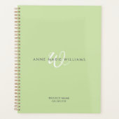 Moderne lichtgroene witte script monogram planner (Voorkant)
