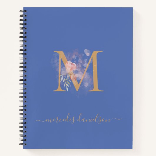 Moderne Maagdenpalm Roze Bloem Gouden Monogram Notitieboek (Voorkant)