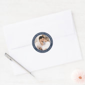 Moderne Marine Blauwe Foto Bruiloft Save The Date Ronde Sticker (Envelop)