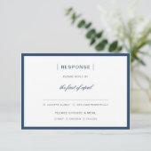 Moderne Marine Blauwe Grens Monogram Huwelijk RSVP Kaartje (Staand voorkant)