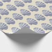 Moderne  marineblauwe schelpen op beige crème cadeaupapier (Hoek)