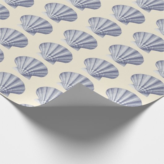 Moderne  marineblauwe schelpen op beige crème cadeaupapier (Hoek)