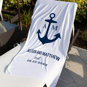 Moderne marinesonneblauw anchor bruiloft monogram strandlaken