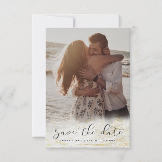 Moderne marmer Fade White met Gold Custom Photo Save The Date (Voorkant)