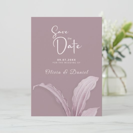 Moderne Mauve Minimal Leaf Wedding Save the Date Kaart (Staand voorkant)