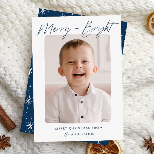 Moderne Merry en Bright Navy Script Foto Feestdagenkaart
