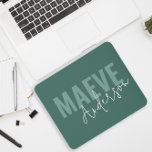 Moderne minima typographie sauge vert élégant<br><div class="desc">La typographie minimaliste moderne sauge vert et blanc élégant simple unique design personnalisé de boîtier de téléphone.</div>