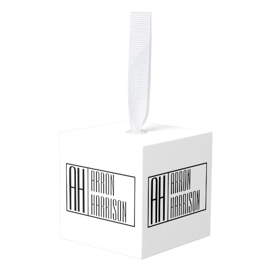Moderne Minimaal Eerste Letters & Naam Logo Kubus Ornament (Voorkant hoekig)