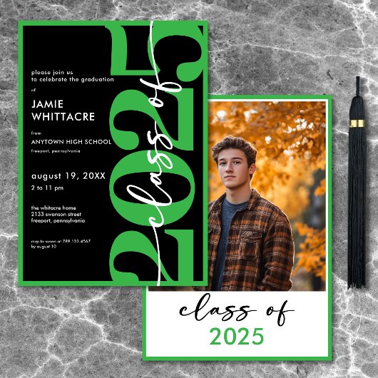Moderne Minimal Green Typography Graduation Party Kaart